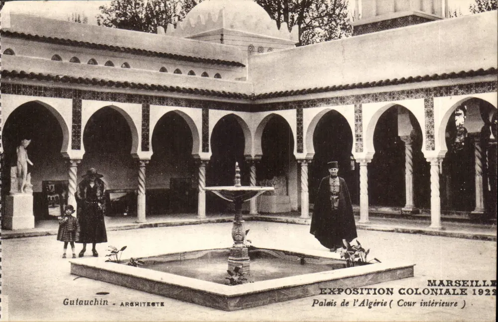 Palast Algeriens — Innenhof — Gulauchin, Architekt — Kolonialausstellung 1922, Marseille - Vorderseite