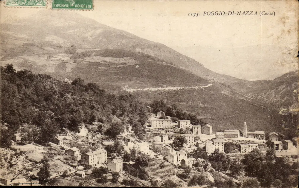 Poggio-di-Nazza (Korsika) — Panoramablick auf das im Bergtal gelegene Dorf — Verlag 'Grande Collection de Luxe, J. Moretti' - Vorderseite