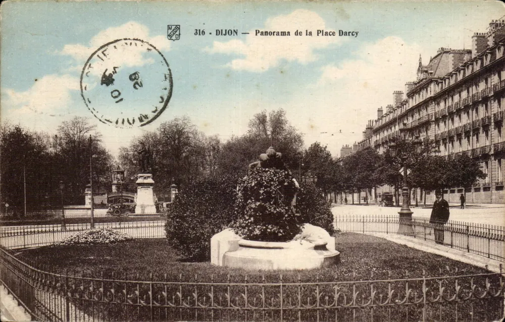 Dijon — Panorama da Praça Darcy — M. D. 316 - Frente