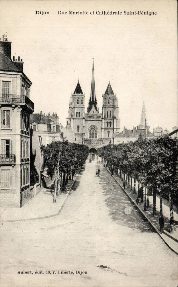 Dijon — Rue Mariotte und Kathedrale Saint-Bénigne — Aubert, Verlag, 10, Rue Liberté, Dijon - Vorderseite