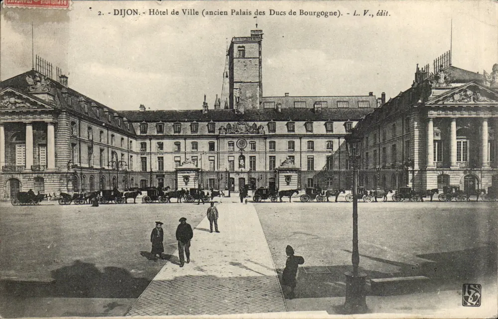 Dijon - Hotel de Ville (antigo Palácio dos Duques de Borgonha) — L. V., editor - Frente