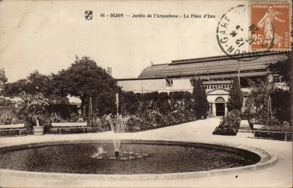 Dijon — Jardim da Arquebuse — A Fonte d'Água - Frente