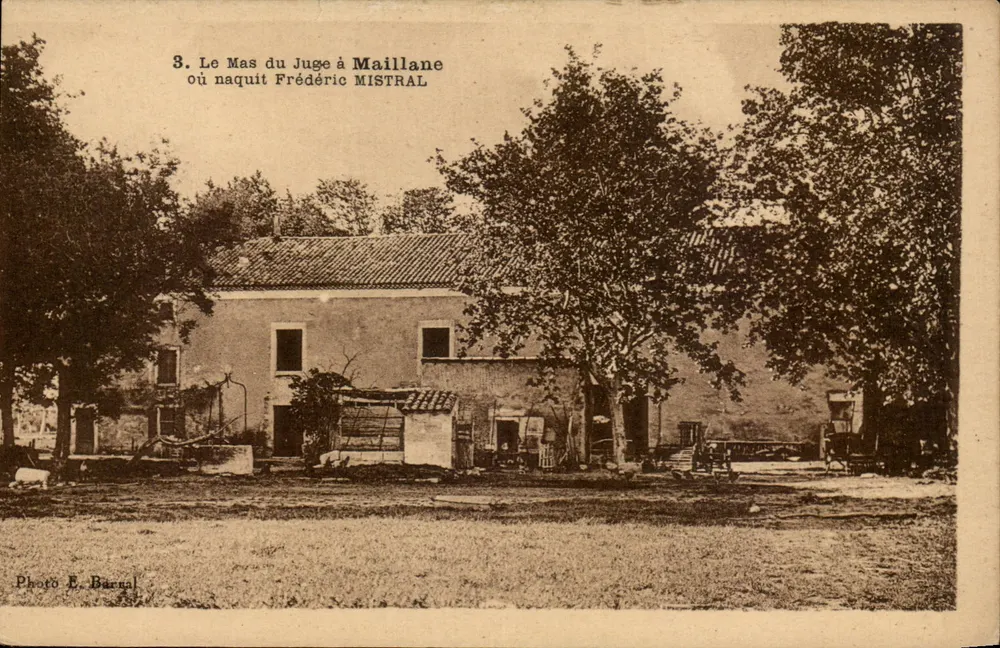 Le Mas du Juge in Maillane — Geburtsort von Frédéric Mistral — Foto E. Banna - Vorderseite