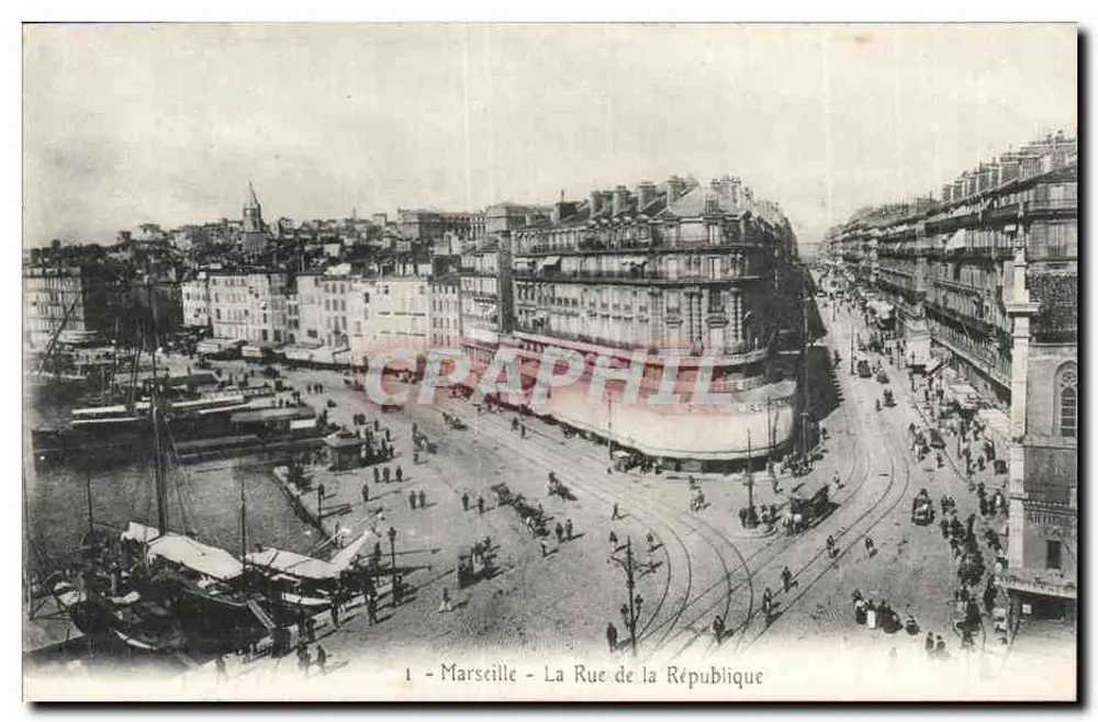 Marselha - A Rue de la République — vista panorâmica com quai e trams - Frente