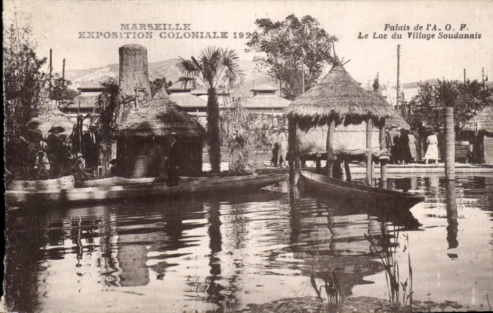 Marseille — Kolonialausstellung 1922 — Palais de l'A.O.F. Der See des Sudan-Dorfes - Vorderseite