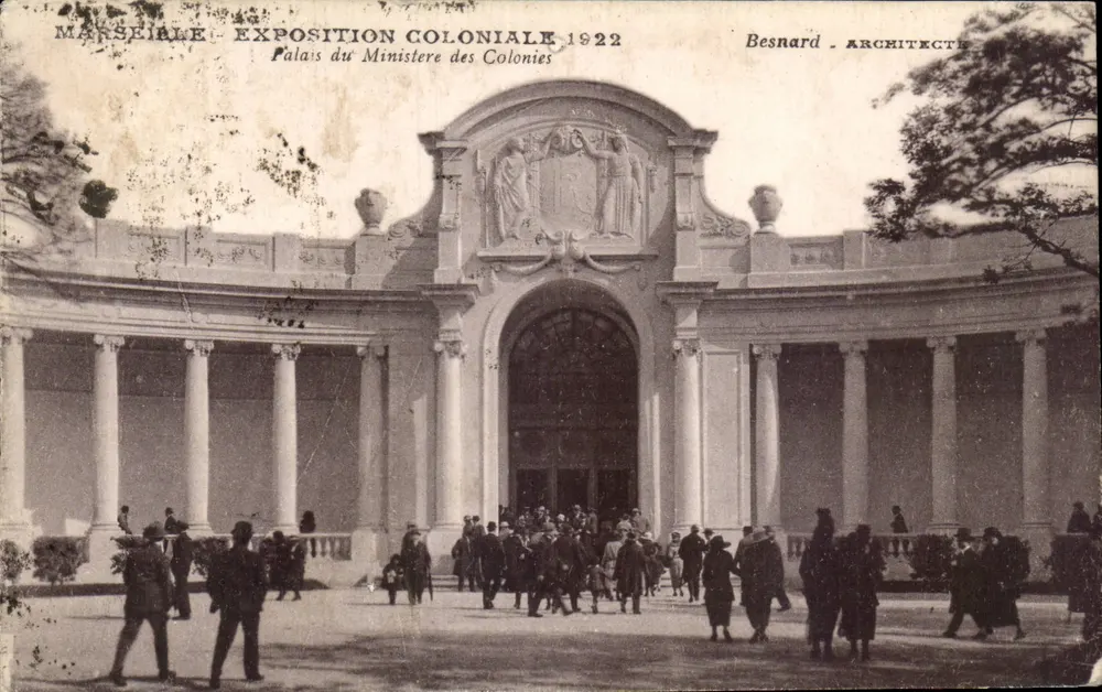 Marseille - Kolonialausstellung 1922 - Palast des Kolonialministeriums — Besnard, Architekt - Vorderseite