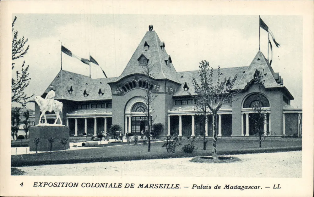 Palácio de Madagascar — Exposição Colonial de Marselha — LL - Frente