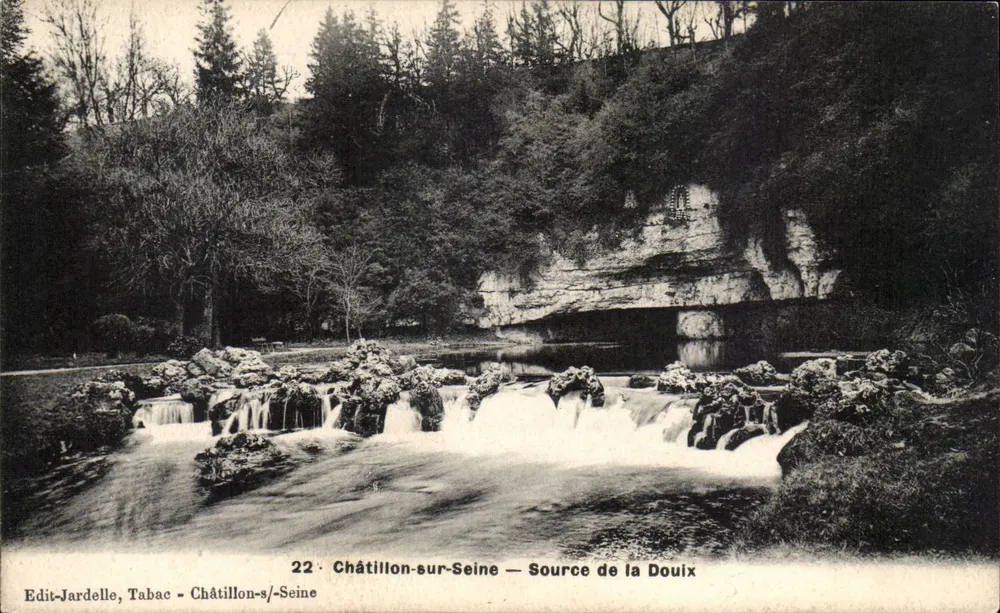 Châtillon-sur-Seine — Fonte da Douix — Edit-Jardelle, Tabac, Châtillon-sur-Seine - Frente