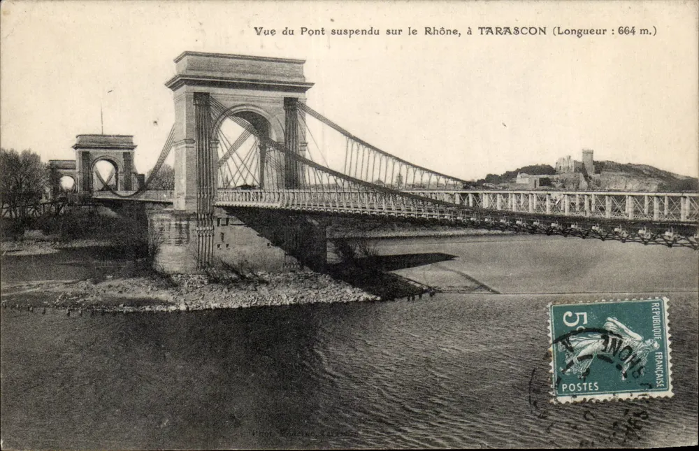 Hängebrücke über den Rhône in Tarascon — Länge: 664 m. — Foto: W. Salamon - Vorderseite