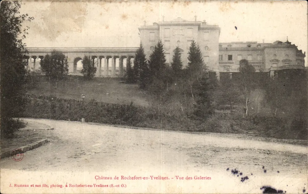 Castelo de Rochefort-en-Yvelines — Vista das Galerias — J. Rumeau e seus filhos, fotografia em Rochefort-en-Yvelines - Frente