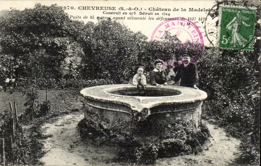 Chevreuse (S.-&-O.) - Château de la Madeleine — Puits de 85 mètres — E. Maleuit, phot-édit. Paris - Frente