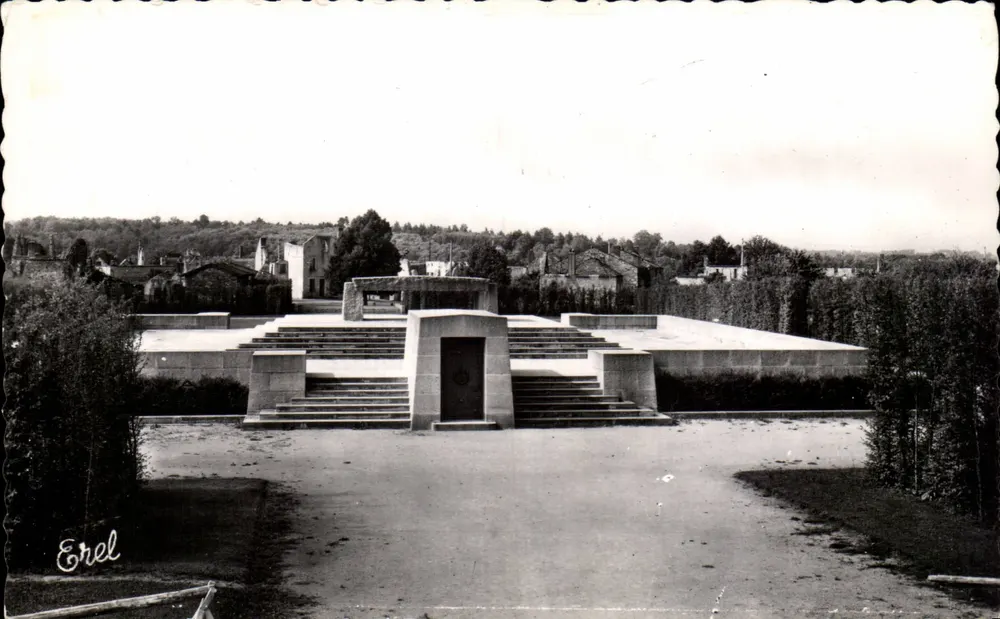 Oradour-sur-Glane — Das Ossarium und das Martyrerviertel — Production BRPL, Pierre-Leroux, Limoges - Vorderseite
