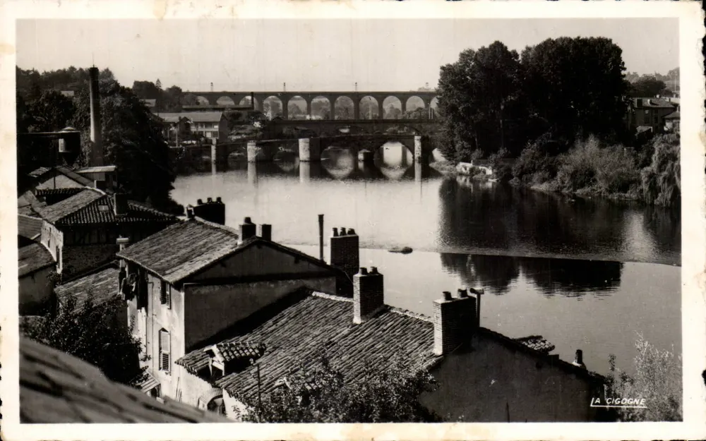 LIMOGES (Haute-Vienne) — Vista da vale da Vienne, no fundo o viaduto da linha Paris-Toulouse — Editor La Cigogne, n° 87.997.68 - Frente