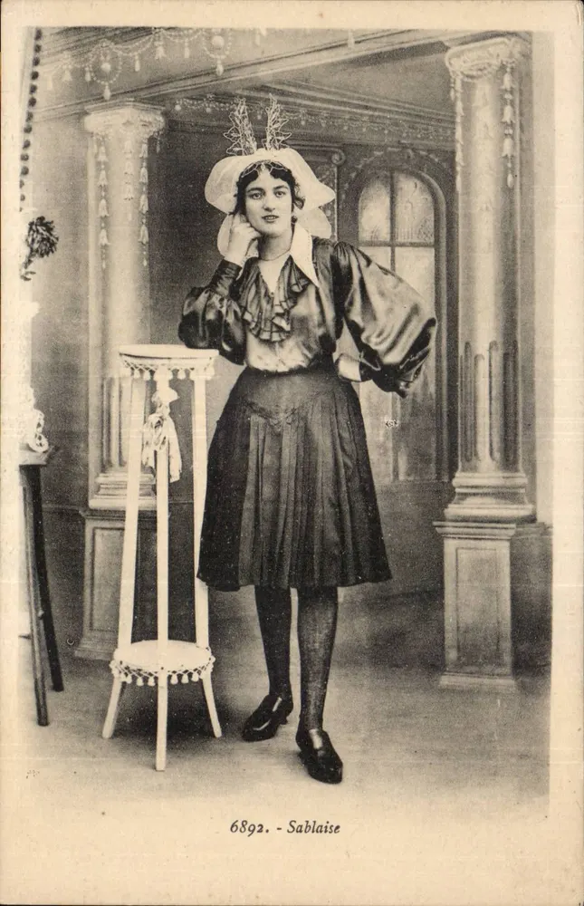 Sablaïse — Mulher em traje tradicional — Sablaïse, n° 6892 - Frente