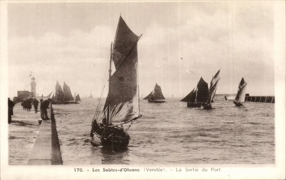 Les Sables-d'Olonne (Vendée) — La Sortie du Port — J. Nozais, uitgever, 18, avenue du Coteau - Nantes - Voorkant