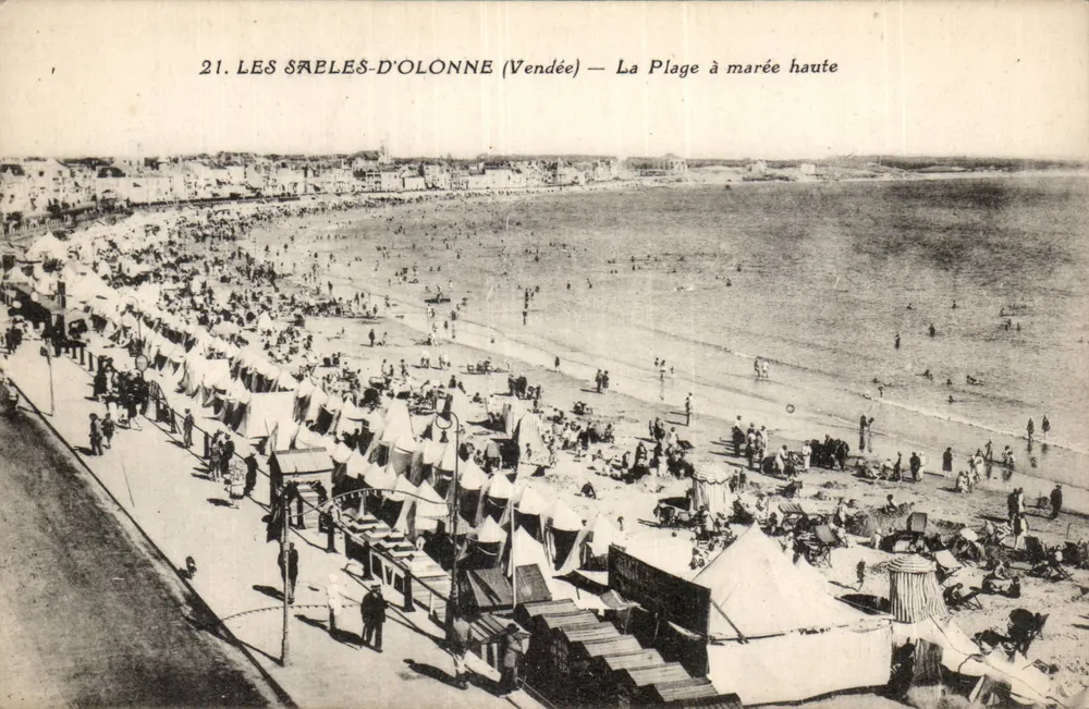 Les Sables-d'Olonne (Vendée) — La Plage à marée haute - Awers