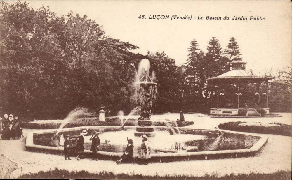 Luçon (Vendée) - Der Bassin des öffentlichen Gartens — Verlag J. Nozais, Nantes - Vorderseite