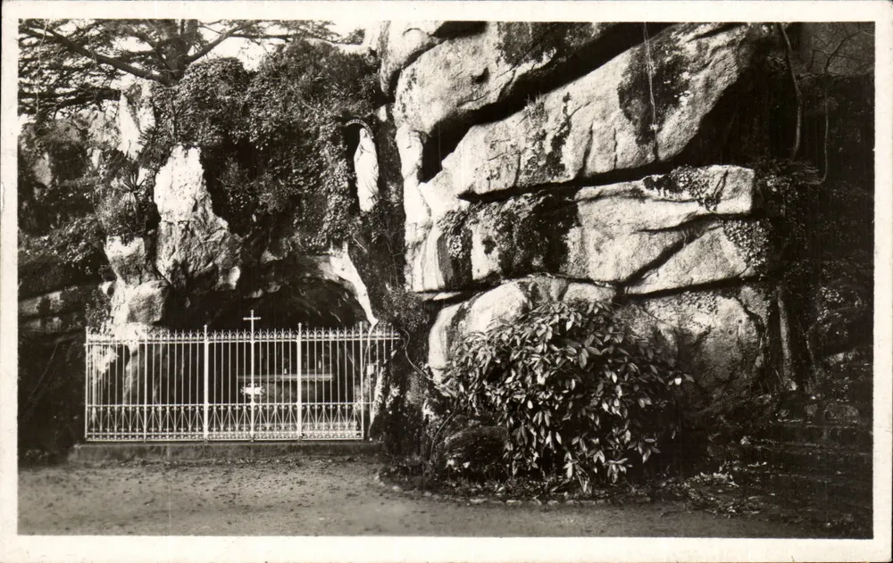 Die Grotte von Lourdes — St-Laurent-sur-Sèvre (Vendée) — PENSIONNAT ST-GABRIEL - Vorderseite