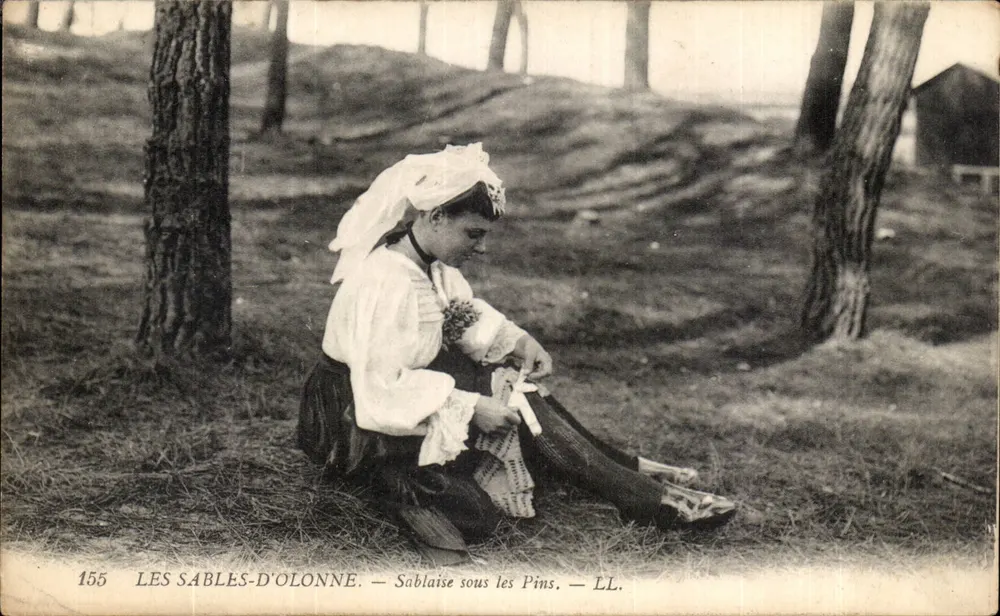 Les Sables-d'Olonne — Sablaise unter den Kiefern — LL. — n° 155 - Vorderseite