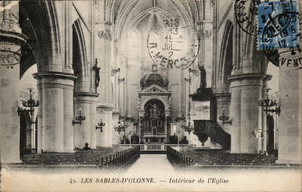 LES SABLES-D'OLONNE — Interior da Igreja — Editor: Mercier, n°42 - Frente