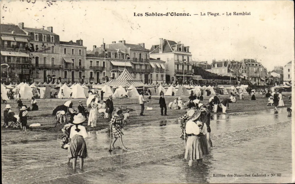 Les Sables-d'Olonne — A Praia — O Remblai — Edição das Novas Galerias — N° 80 - Frente