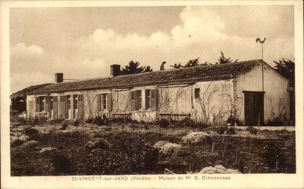 St-Vincent-sur-Jard (Vendée) — Casa do Sr. G. Clémenceau — Cliché La Roche - Frente