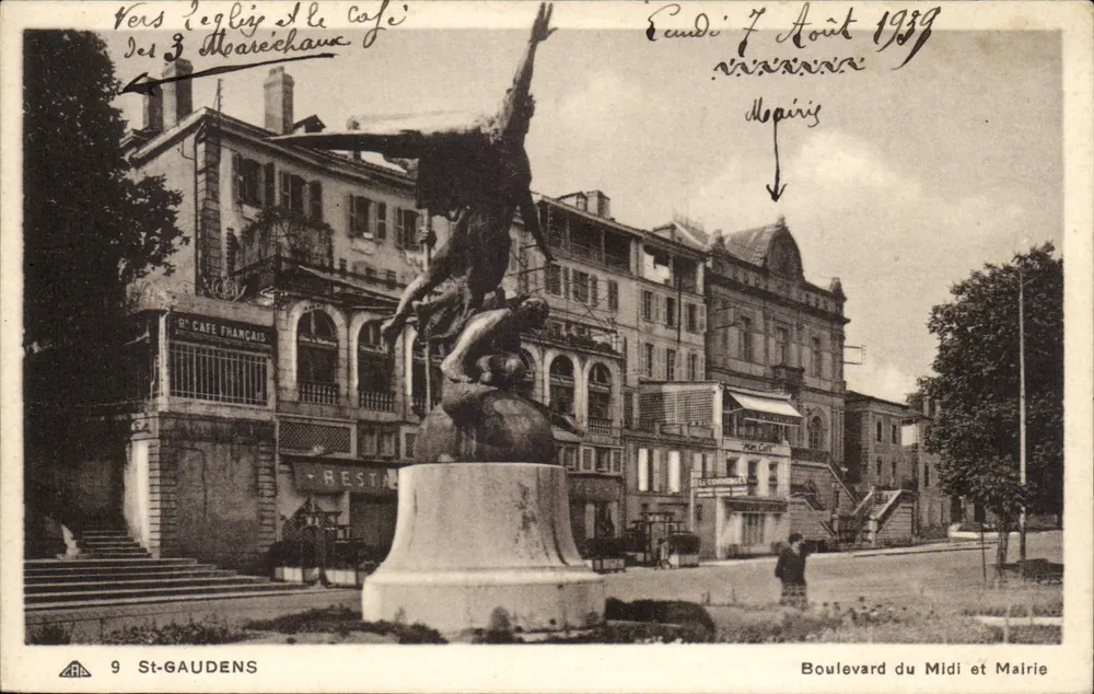 Boulevard du Midi und Rathaus — zentrale Statue — St-Gaudens, Verlag C° des Arts Photomécaniques Strasbourg-Schiltigheim n°9 - Vorderseite
