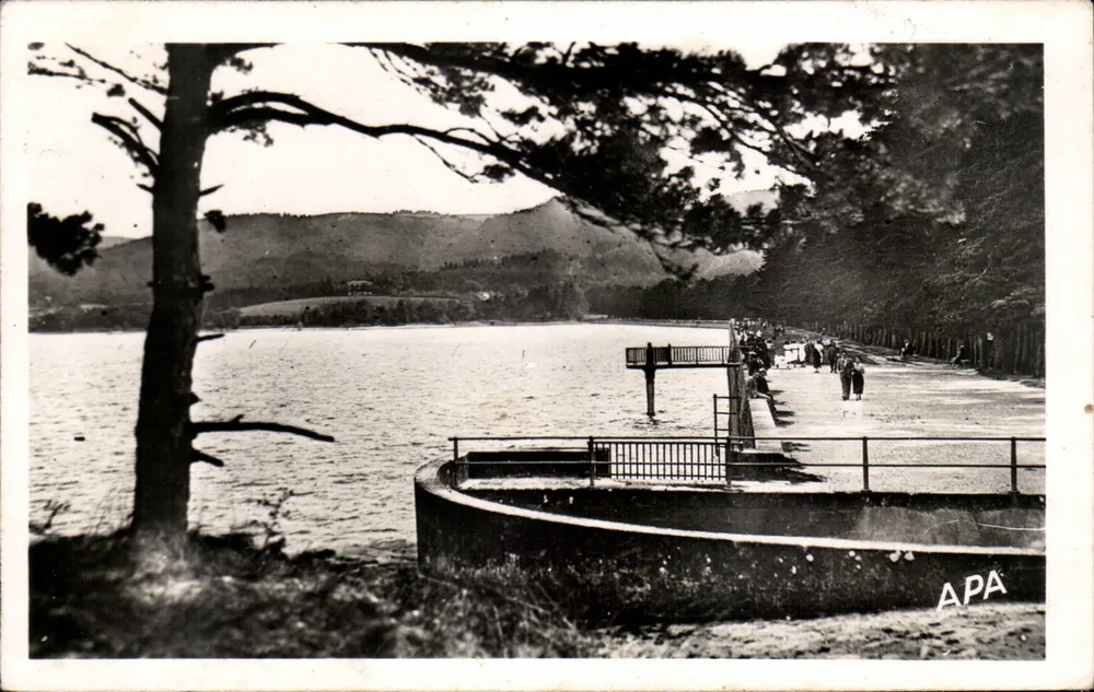 Bassin de St-Ferroul — vista de la presa — Société des Cartes Postales APA - Anverso