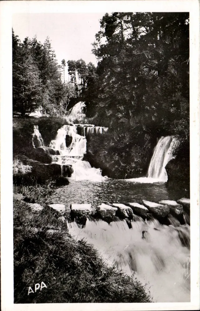 Bassin de St-Ferreol — Die drei Wasserfälle im Park — Verlag APA - Vorderseite