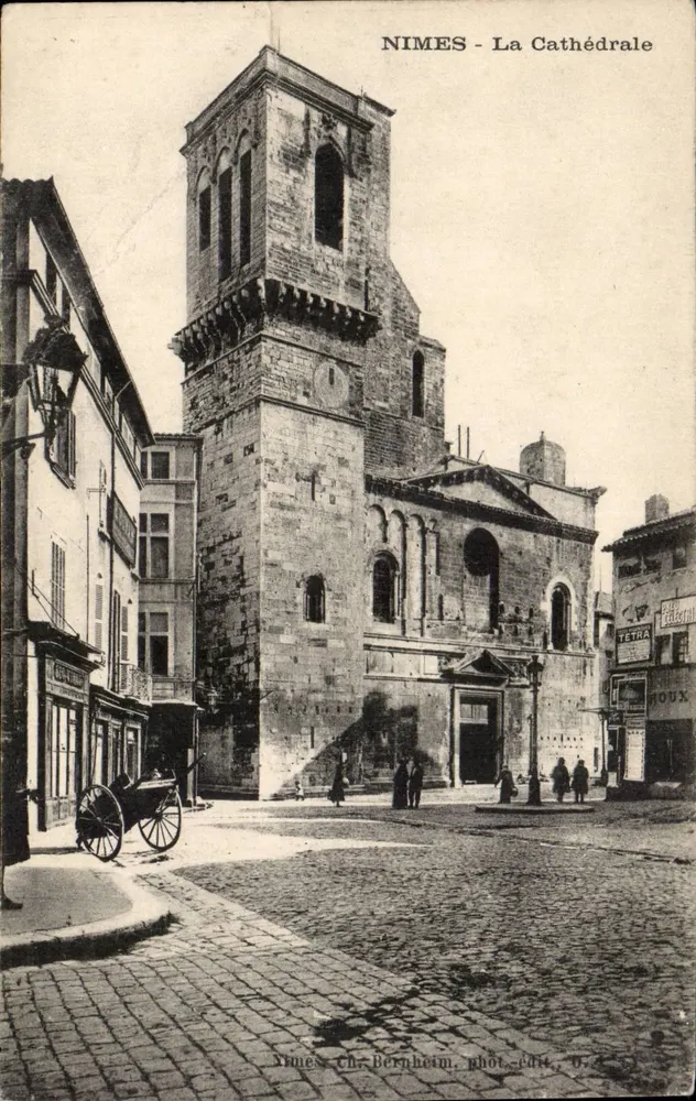Nîmes - A Catedral — vista da torre e da fachada — Ch. Bernheim, fot. Côté - Frente