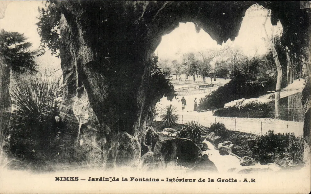 Nîmes — Garten der Quelle — Innenraum der Höhle — A.R. - Vorderseite