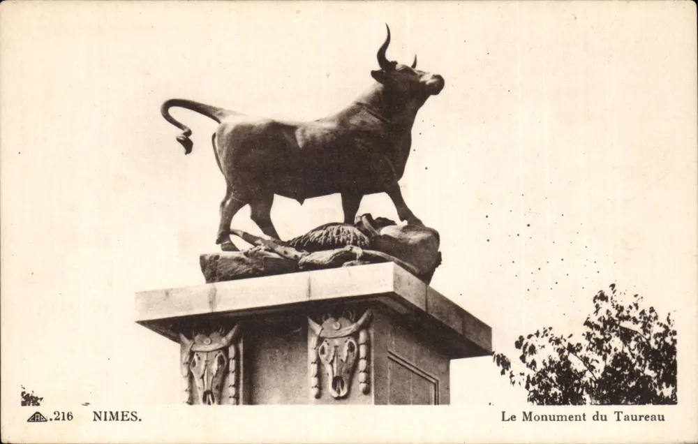 Nîmes — Monument do Touro — Bilhete postal antigo n°216, editor C. Des Arts Photogéca - Frente