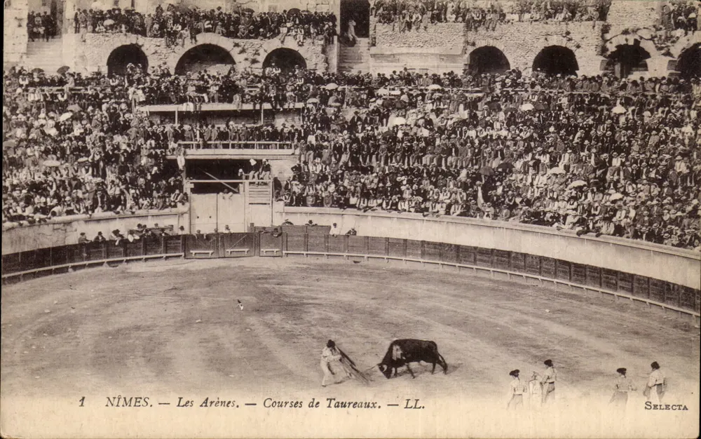Nîmes — As Arenas — Corridas de touro — LL. - Frente