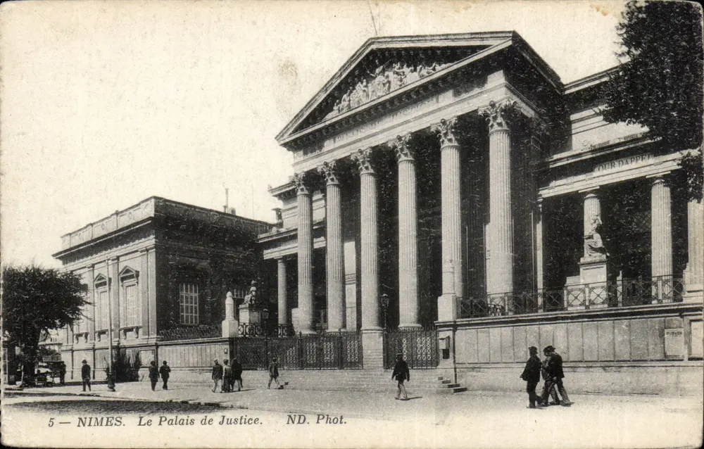 Nîmes. O Palácio de Justiça — ND. Fot. — Série 5 - Frente