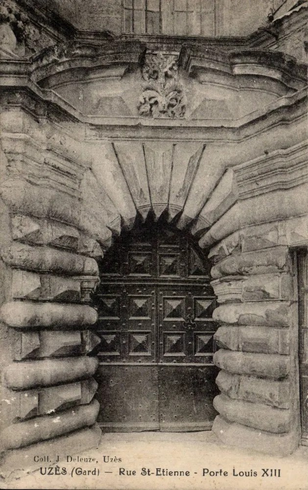 Uzès (Gard) — Straße St-Etienne — Tor Louis XIII - Vorderseite