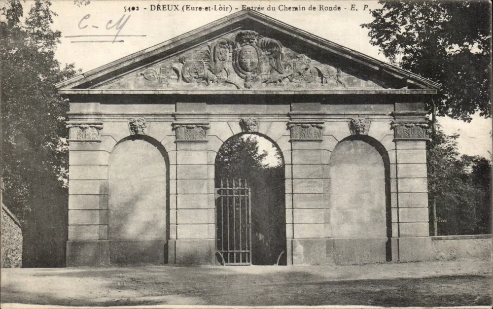 Dréux (Eure-et-Loir) — Entrada do Chemin de Ronde — E. P. n° 5402 - Frente