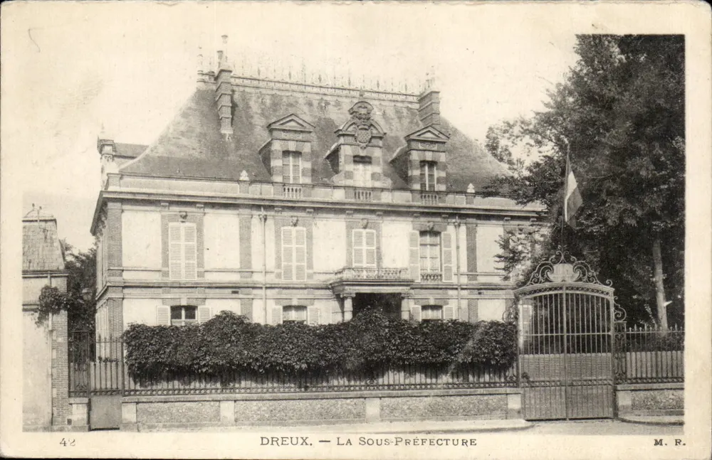 Dreux — A Subprefeitura — M. R. n° 42 - Frente