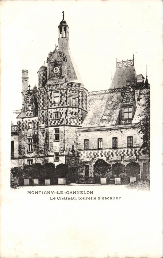 Montigny-le-Gannelon — Das Schloss, Treppenturm — kein Verleger oder Nummer sichtbar - Vorderseite