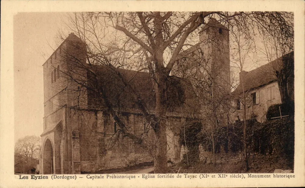 Les Eyzies (Dordogne) — Prähistorische Hauptstadt — Verstärkte Kirche von Tayac (11. und 12. Jahrhundert), Historisches Denkmal - Vorderseite