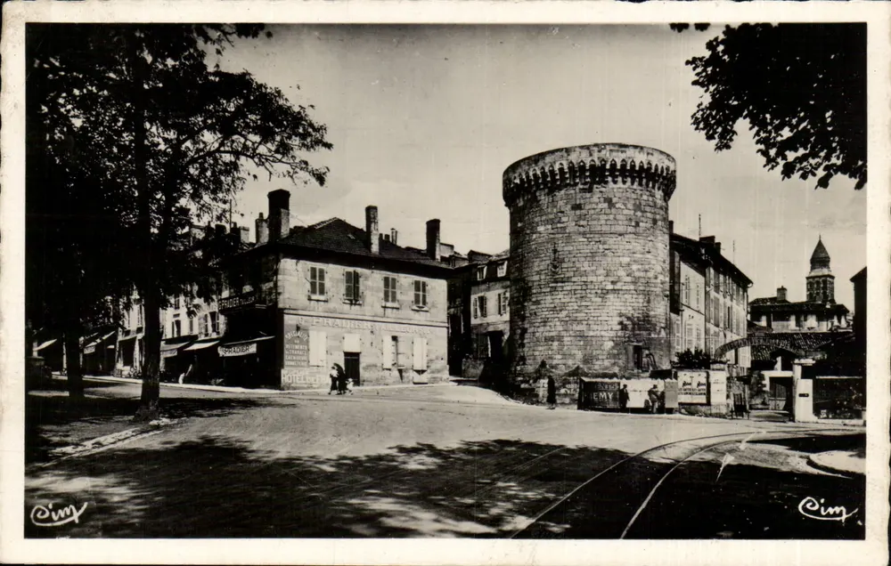 A Torre Mataguerre — Périgueux — editor Cimy - Frente