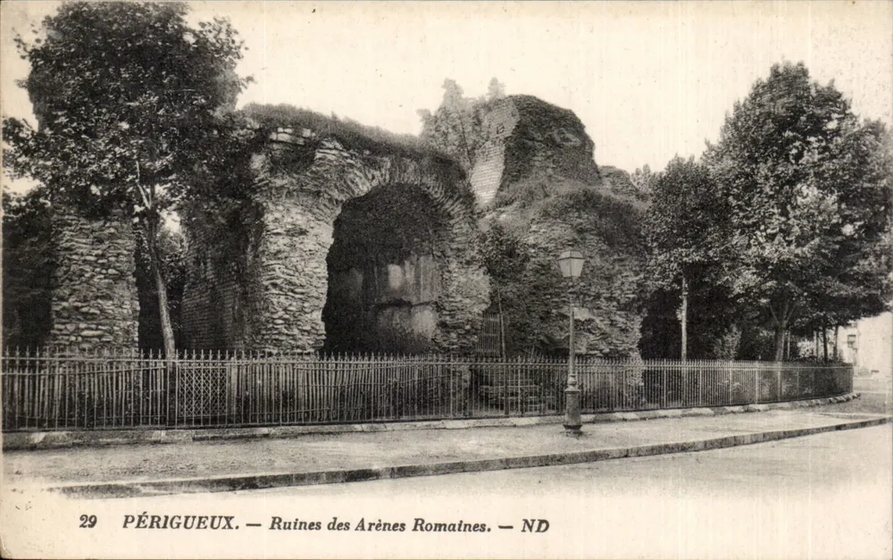 Périgueux — Ruínas das Arênes Romanas — ND - Frente