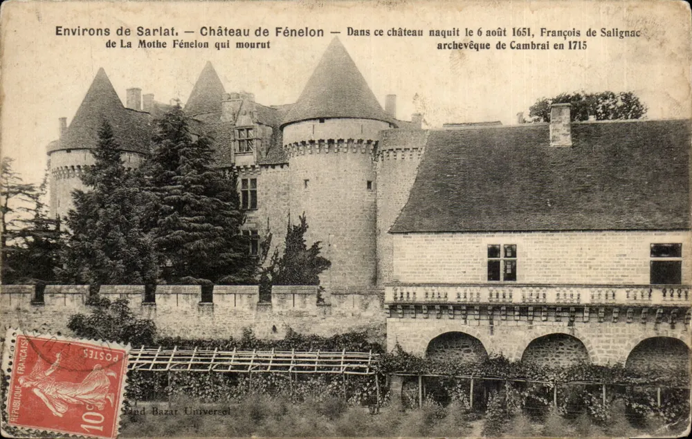 Arredores de Sarlat — Castelo de Fénélon — Neste castelo nasceu em 6 de agosto de 1651, François de Salignac arcebispo de Cambrai em 1715 - Frente