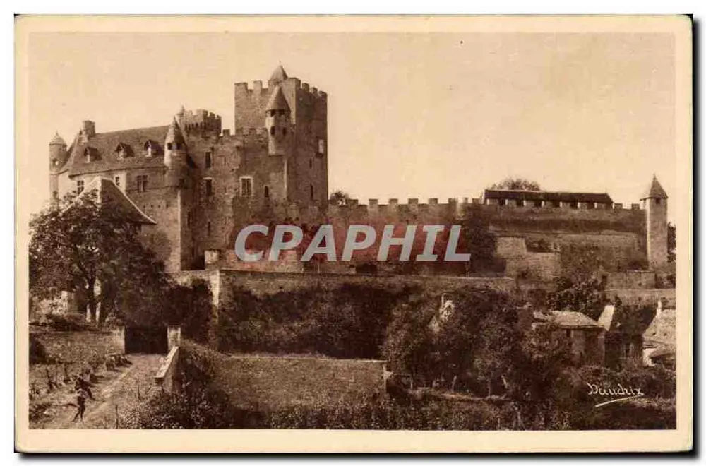 Schloss Beynac — Ansicht des Eingangs — Fot. P. Darlly - Vorderseite
