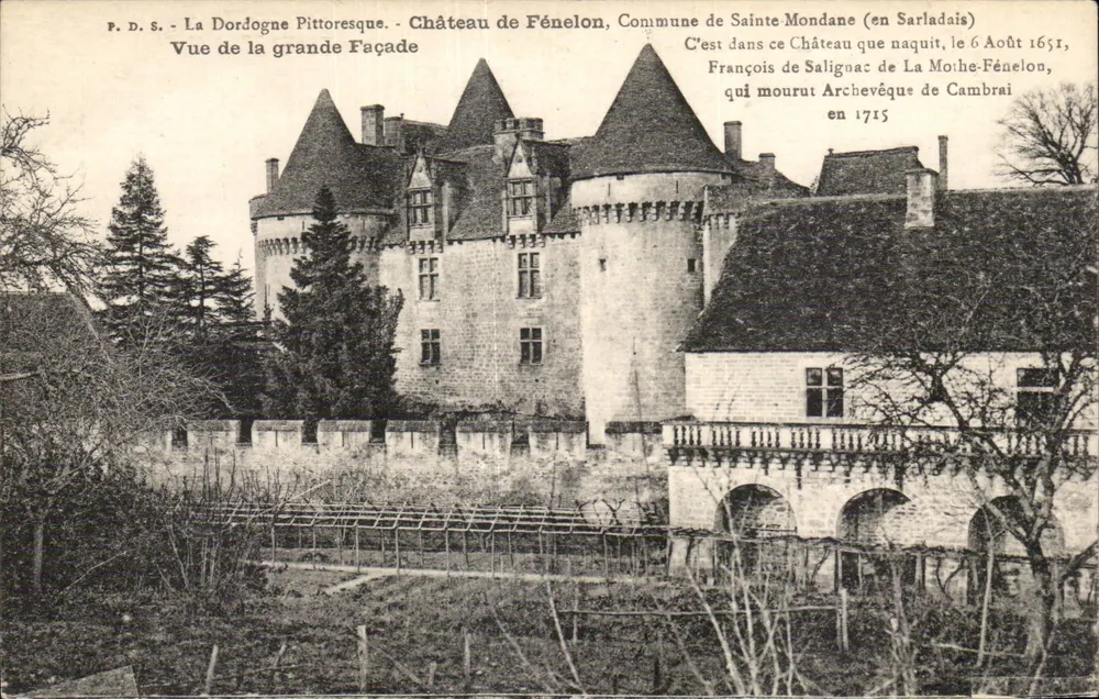 Schloss Fénelon — Blick auf die große Fassade — P.D.S. La Dordogne Pittoresque - Vorderseite