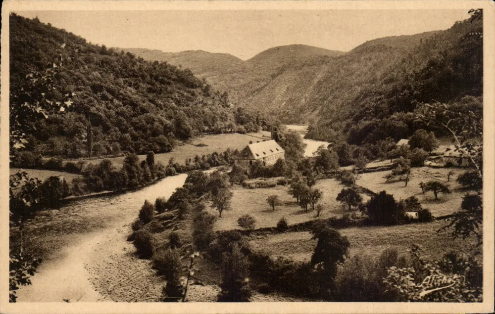 Tal der Dordogne — Ansicht von La Vernet — Verlag Les Éditions Héliogravure d'Art Michel, Marguerite Groussin, Corrèze - Vorderseite