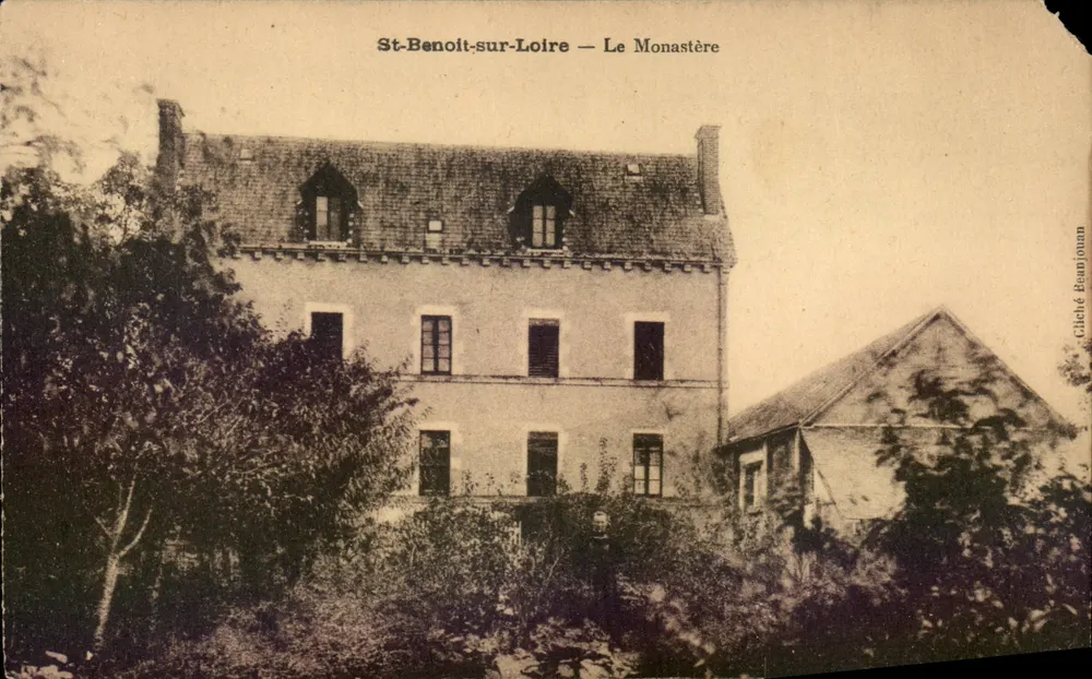 St-Benoît-sur-Loire — O Mosteiro — Cliché Beunjon - Frente