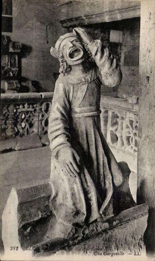 Coutances — Flügel von Louis XII — Eine Gargoyle - Vorderseite