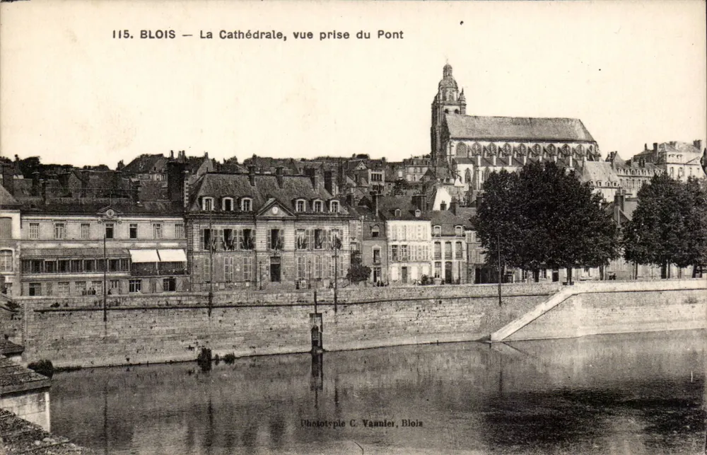 Blois — Die Kathedrale, Ansicht von der Brücke — Phototypie C. Vaunier, Blois - Vorderseite