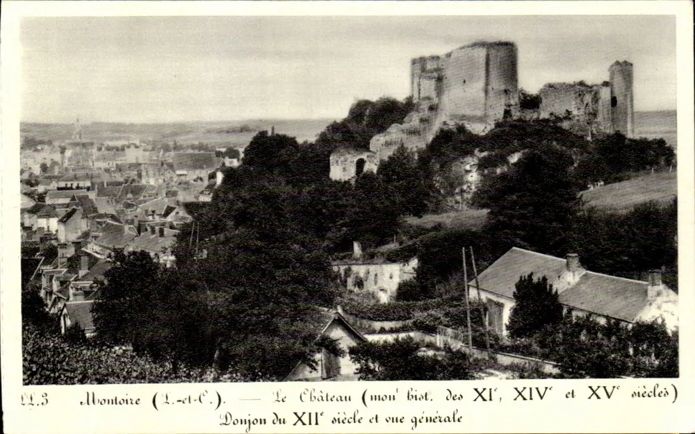 Montoire (L.-et-C.) — Das Schloss (mon. hist. der 11., 14. und 15. Jahrhunderte) — 12. Jahrhundert, Turm und Gesamtansicht - Vorderseite