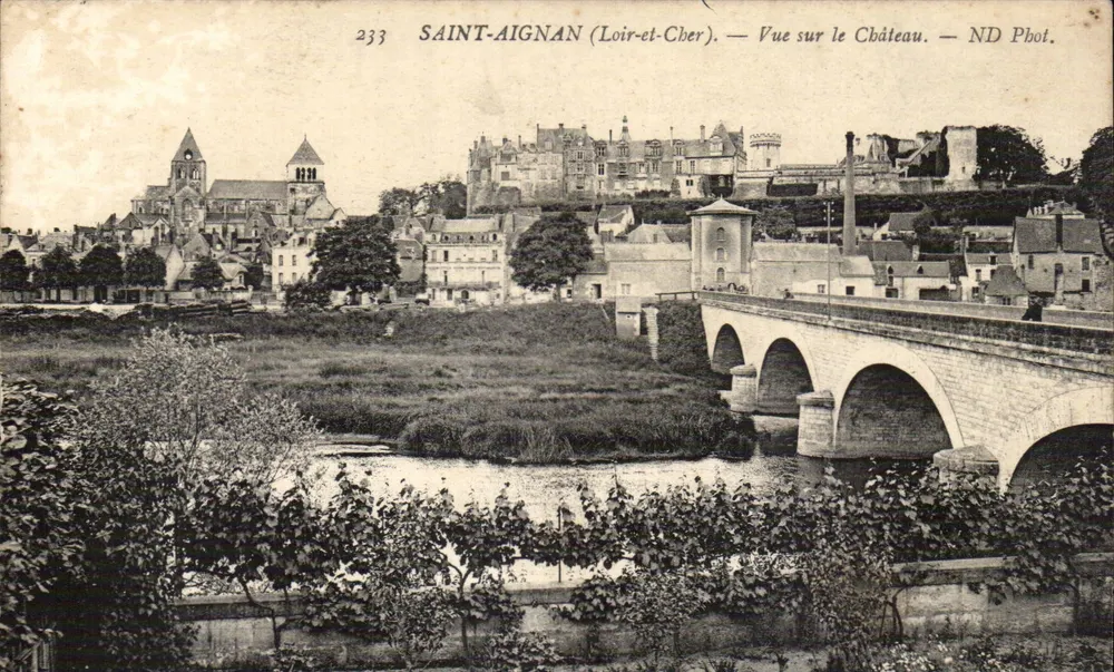 Saint-Aignan (Loir-et-Cher) — Vista do Castelo — ND Phot. - Frente